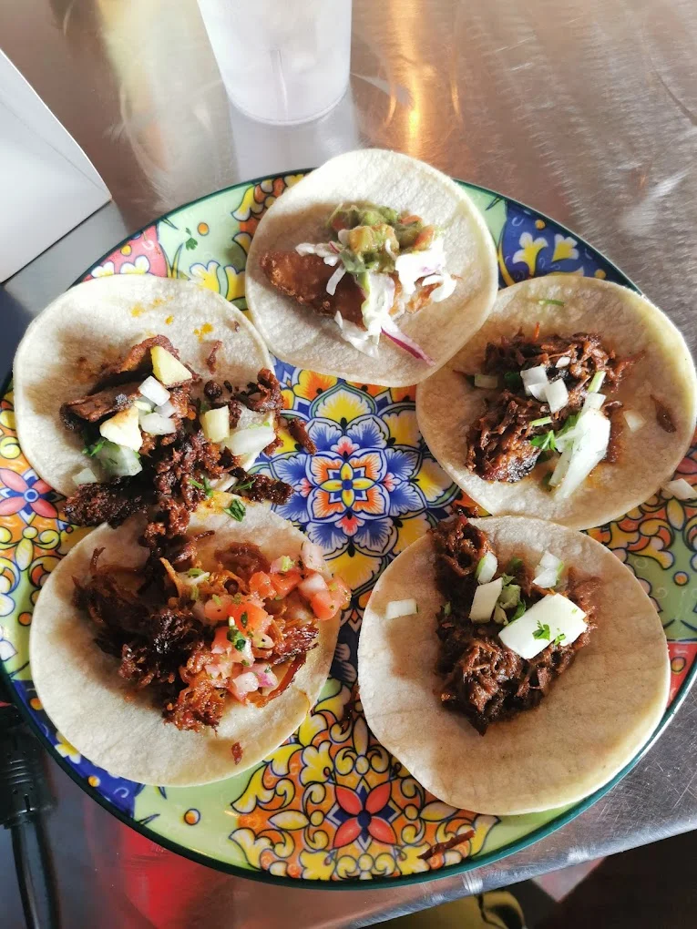 Wings 4 U chicken wings takeout and pickup on Dundas Street London Ontario